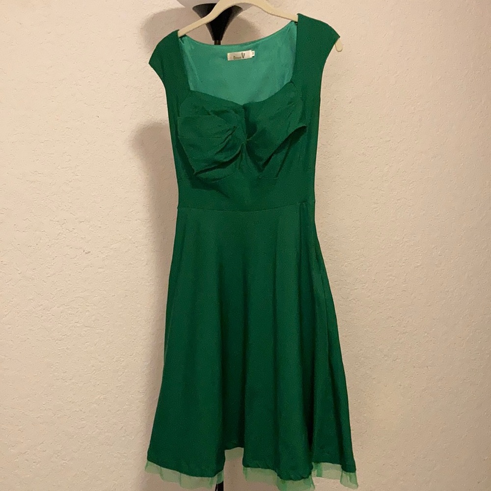Beautiful emerald green dress with sweetheart neck
